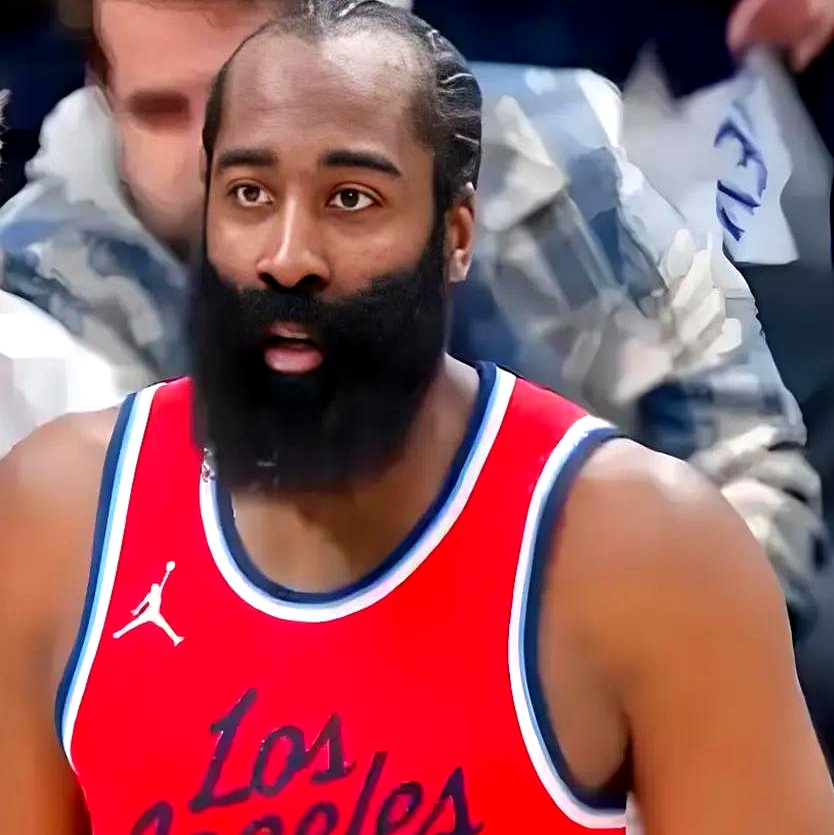 NG娱乐-阿扎伦卡官方宣布战术调整新规，快船引发争议！全场沸腾不已(快船5换2方案)